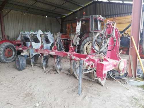 location-mat-riel-agricole-charrue0.jpg