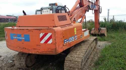 pelle-hitachi-24t.jpg